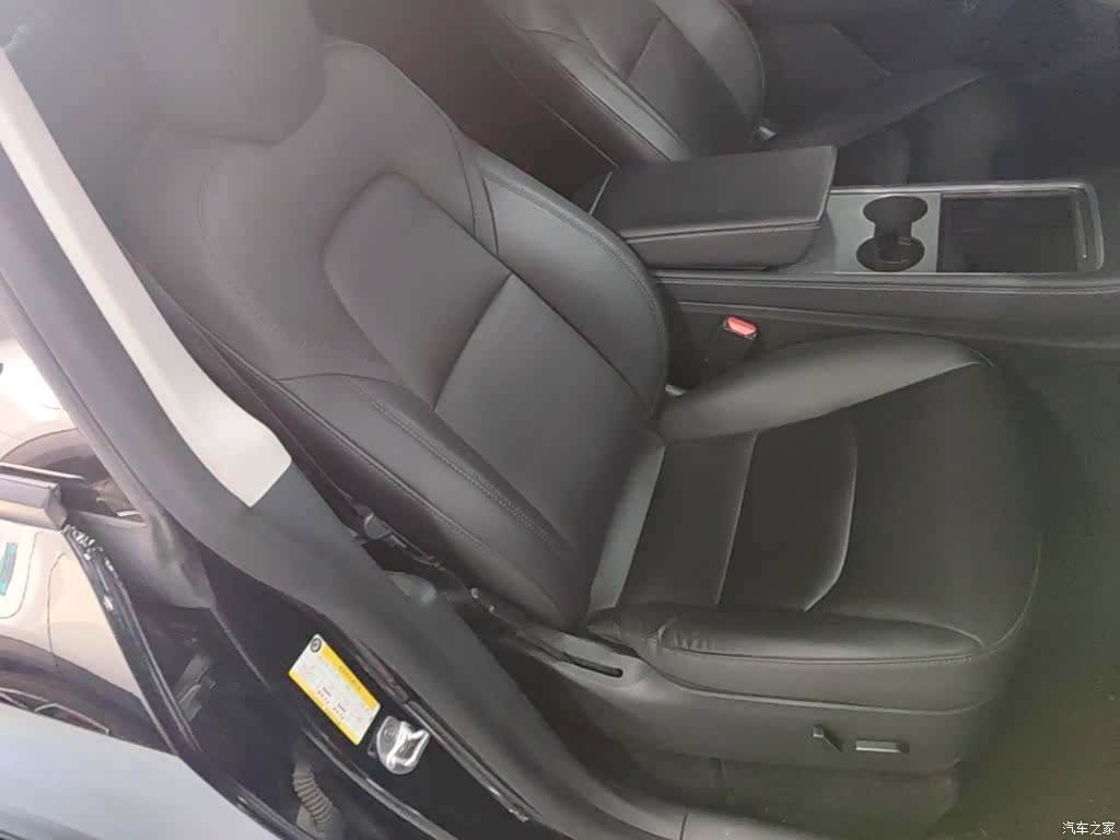 Tesla Model Y, 2021 25