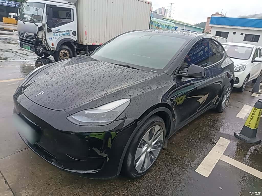 Tesla Model Y, 2023 2