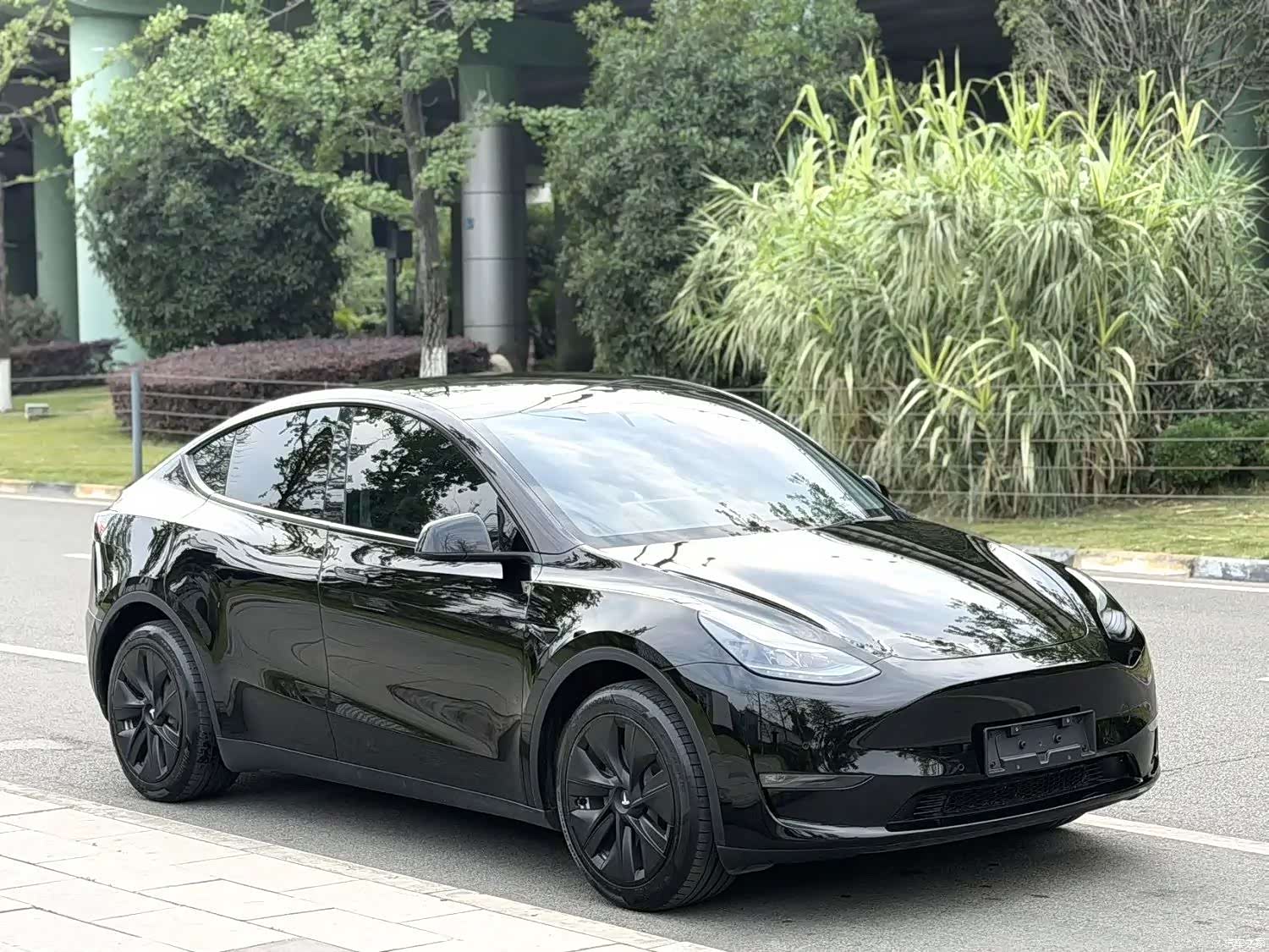 Tesla Model Y, 2023 2