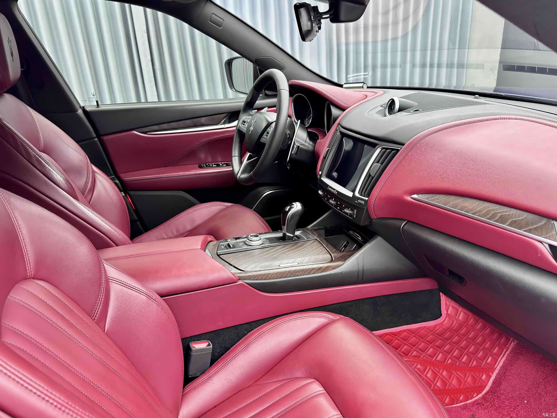Maserati Levante, 2017 12