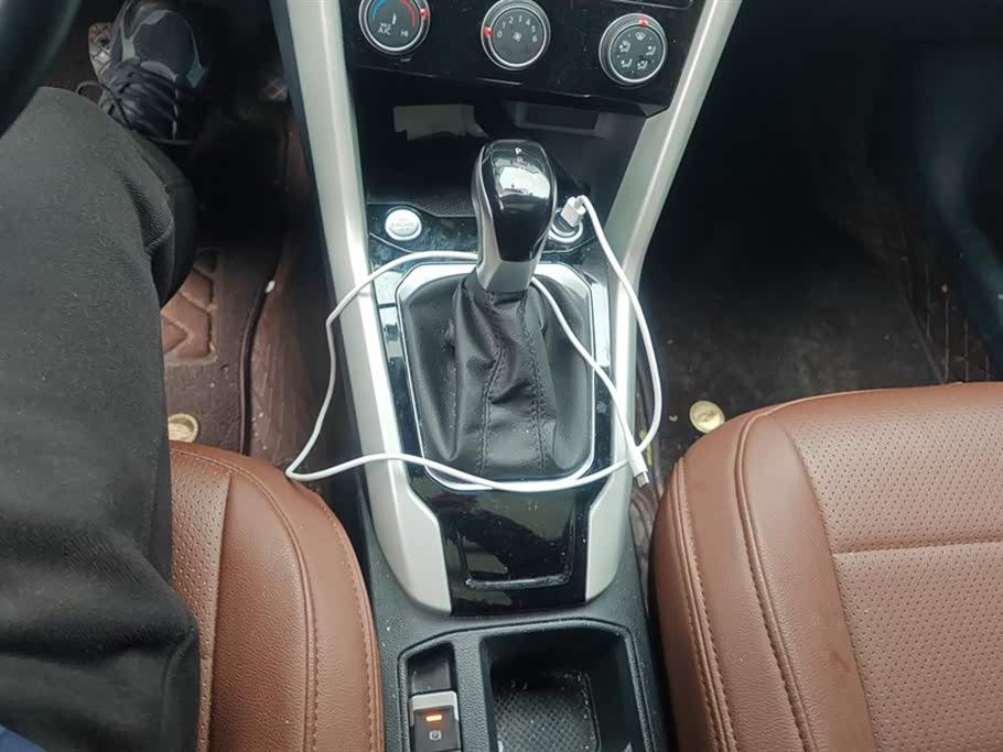 Volkswagen T-ROC exploring Songs