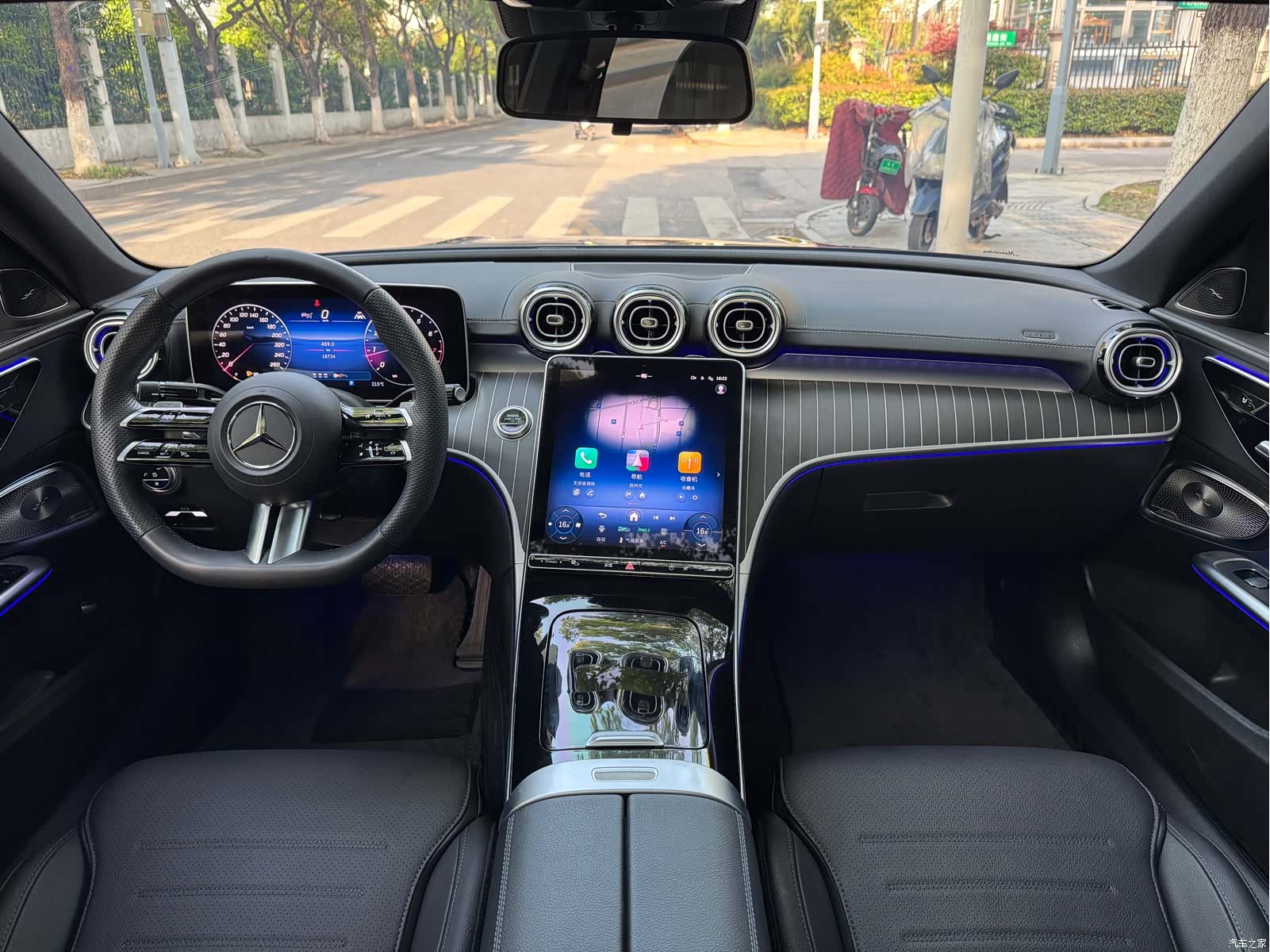 Mercedes-Benz C-Class, 2025 15