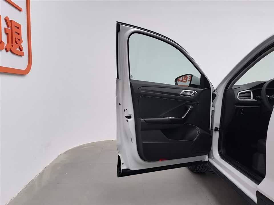 Volkswagen T-ROC exploring Songs