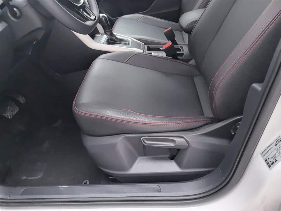 Volkswagen T-ROC exploring Songs