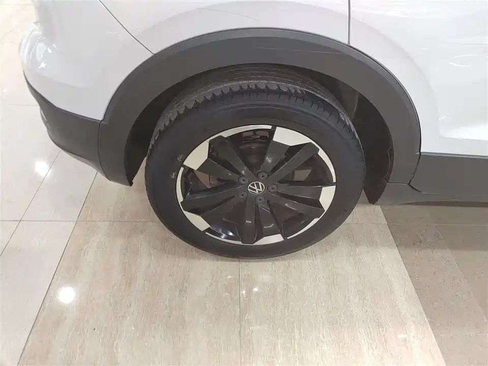 Volkswagen Exploring the shadow