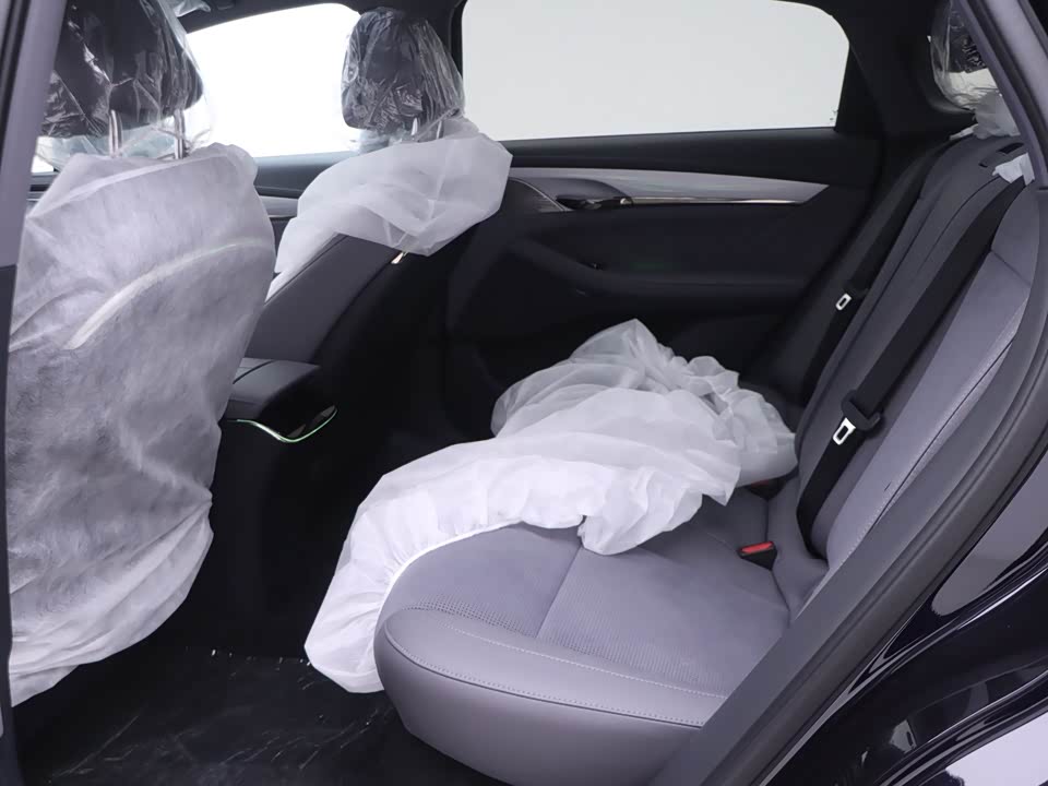 VOYAH Lantu chasing light