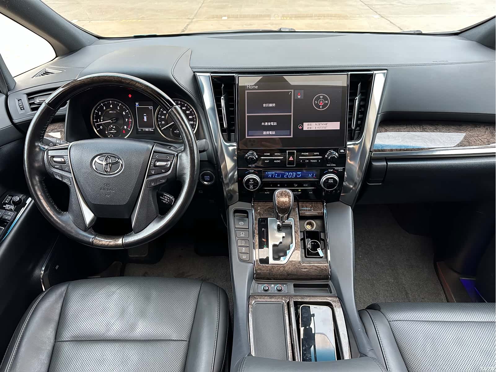 Toyota Alphard, 2022 все фото