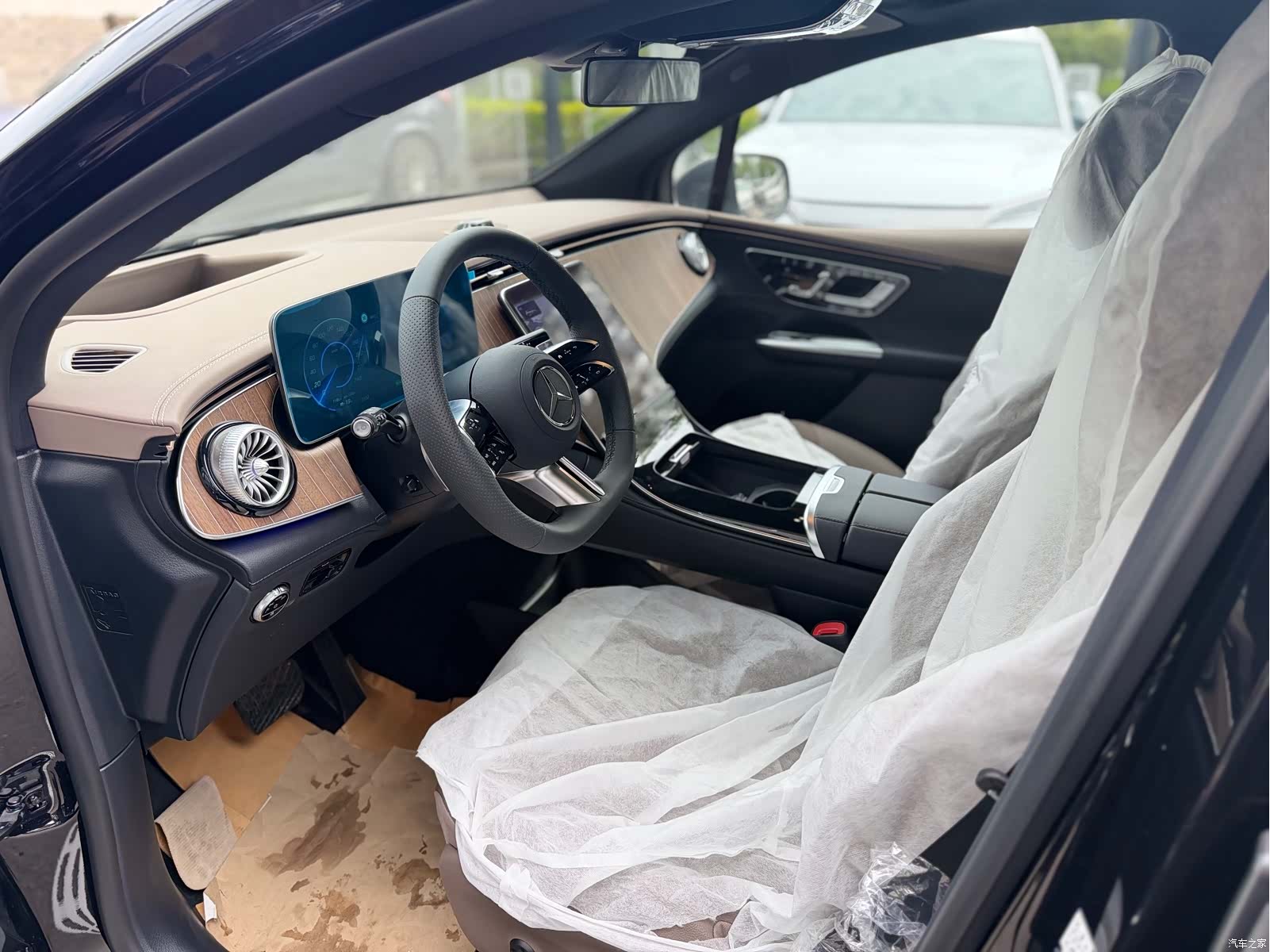 Mercedes-Benz EQE, 2025 12
