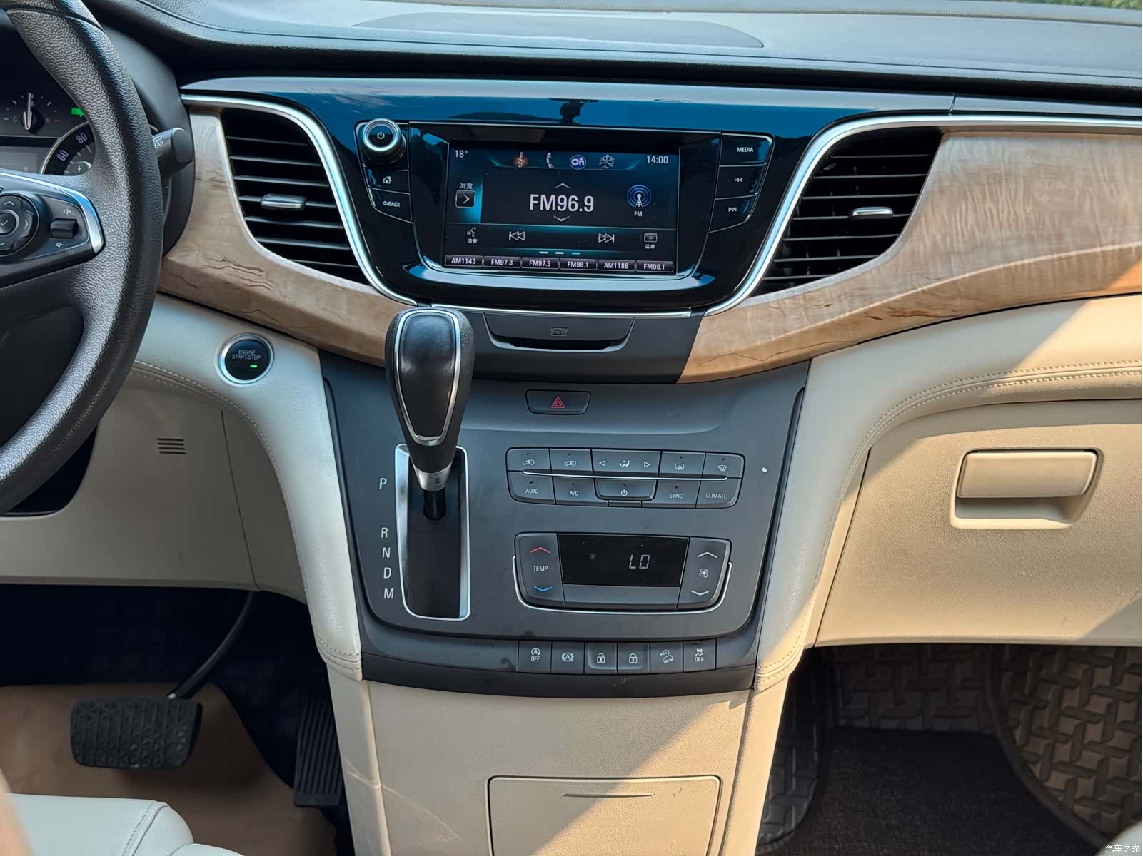 Buick GL8, 2018 13