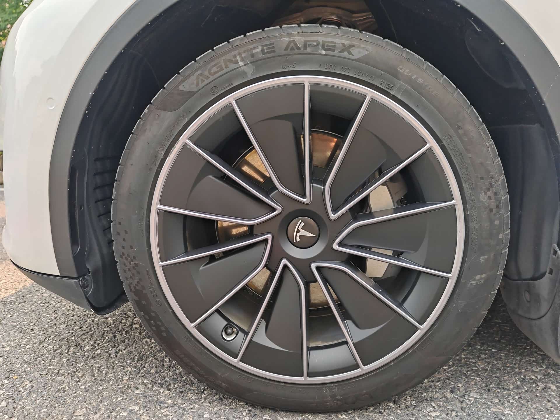 Tesla Model Y, 2023 15