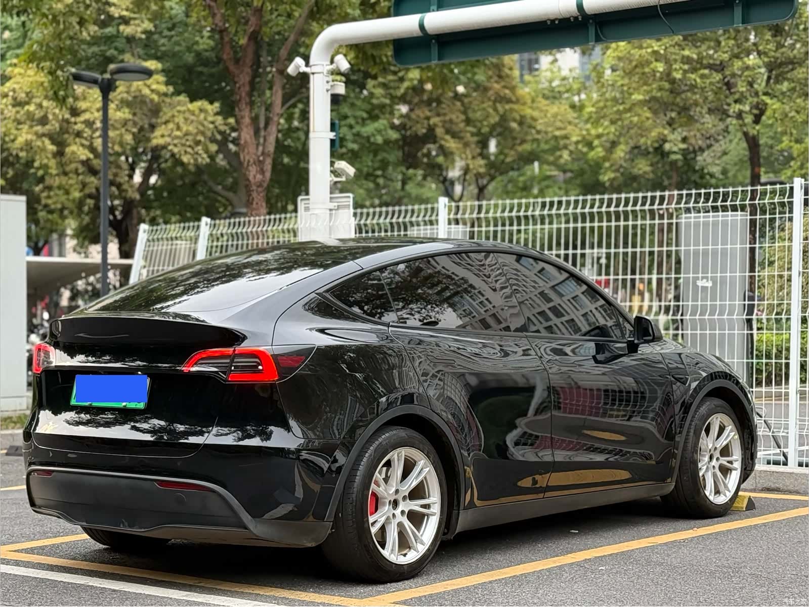Tesla Model Y, 2021 все фото