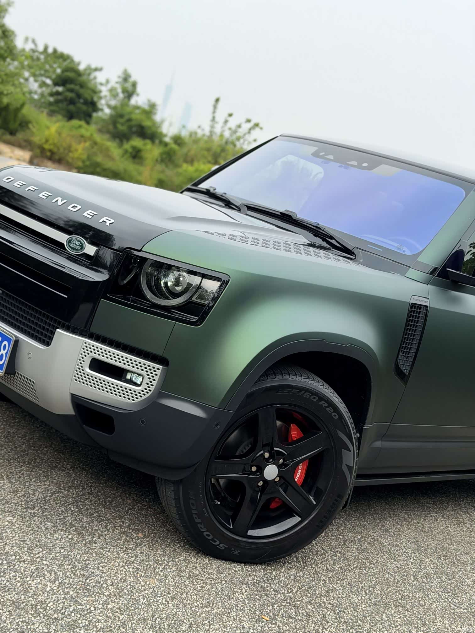 Land Rover Defender, 2020 6