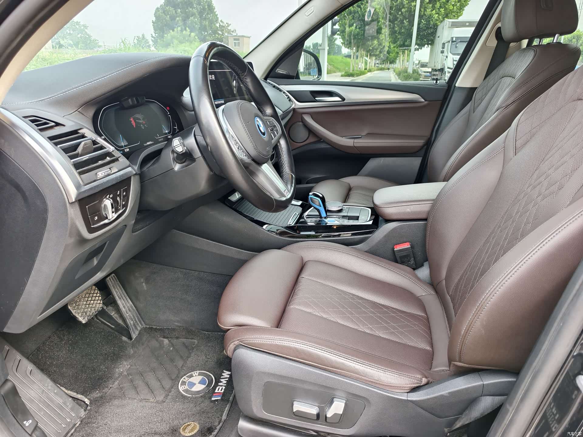 BMW iX3, 2023 все фото
