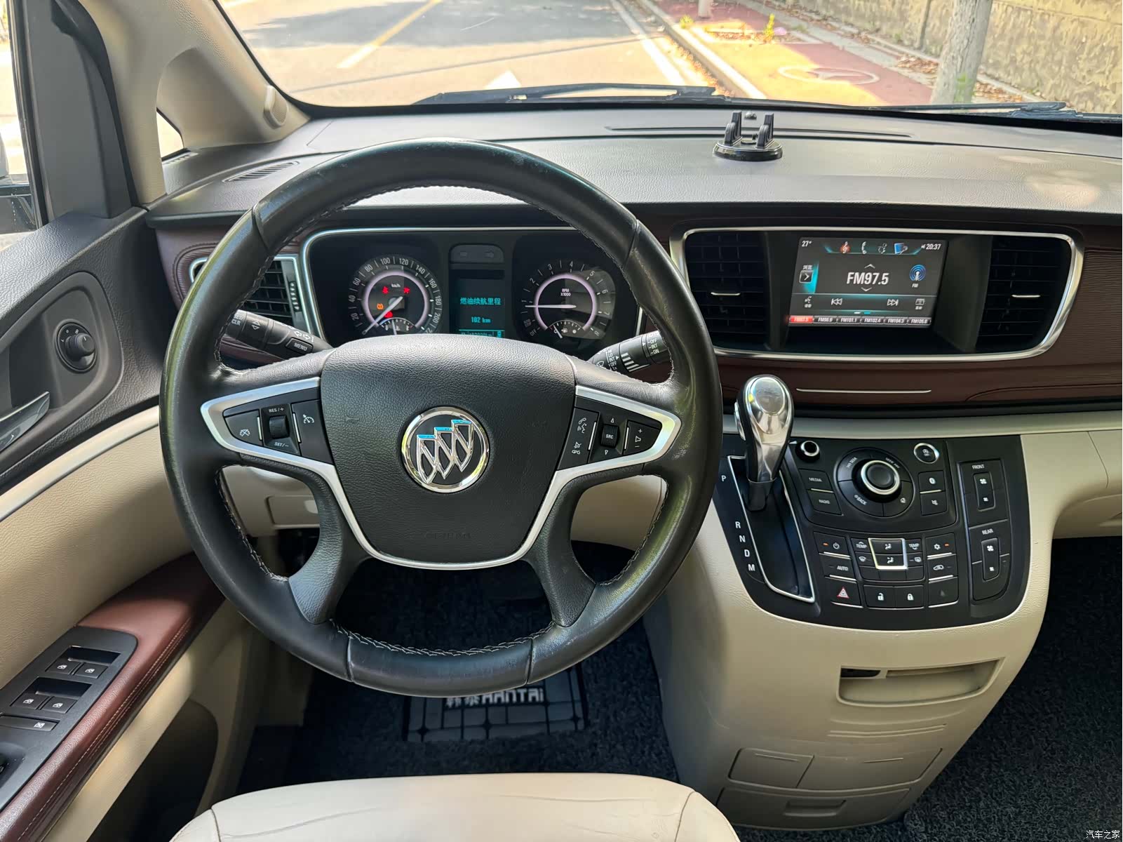Buick GL8, 2017 9