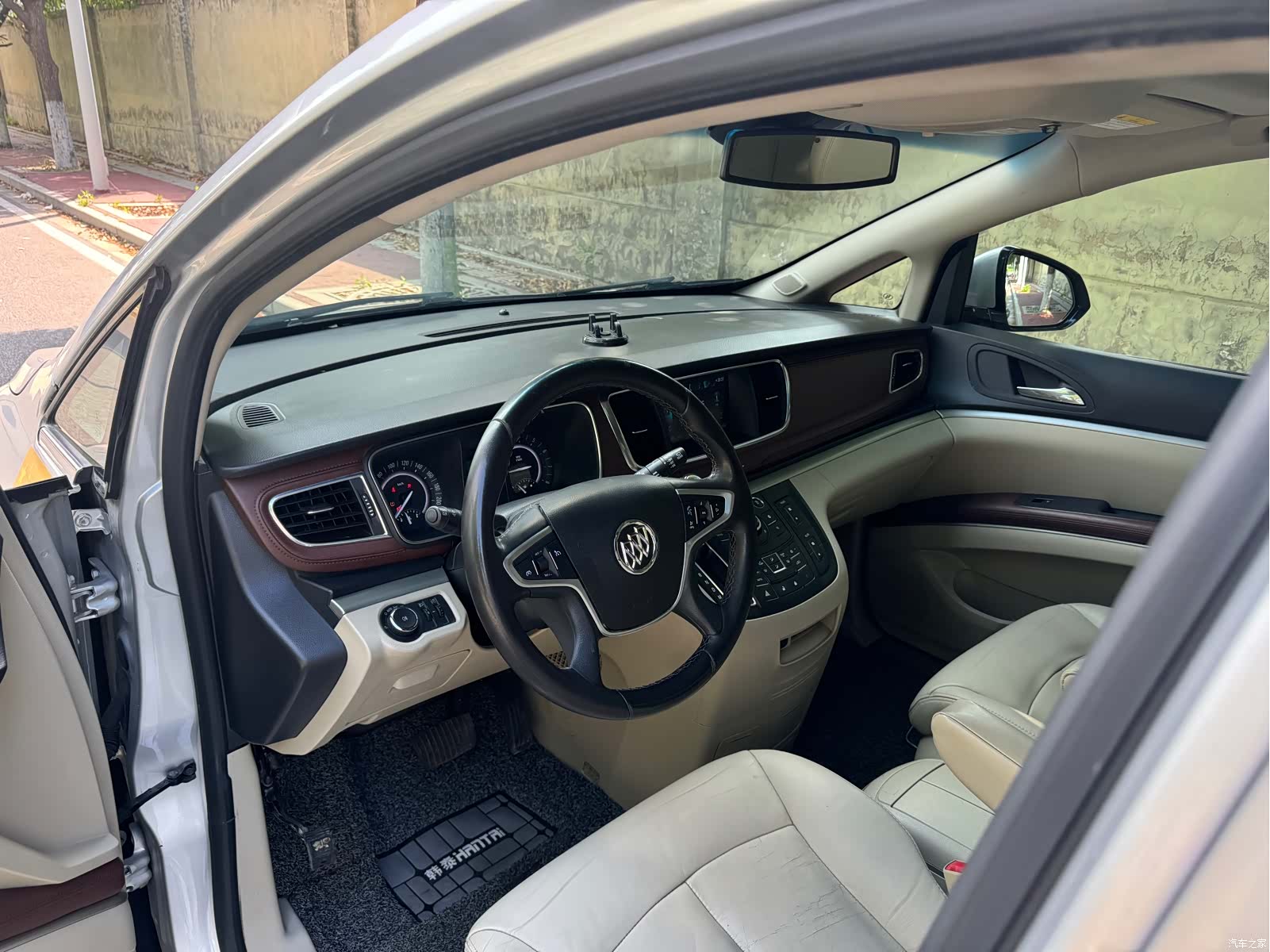 Buick GL8, 2017 6