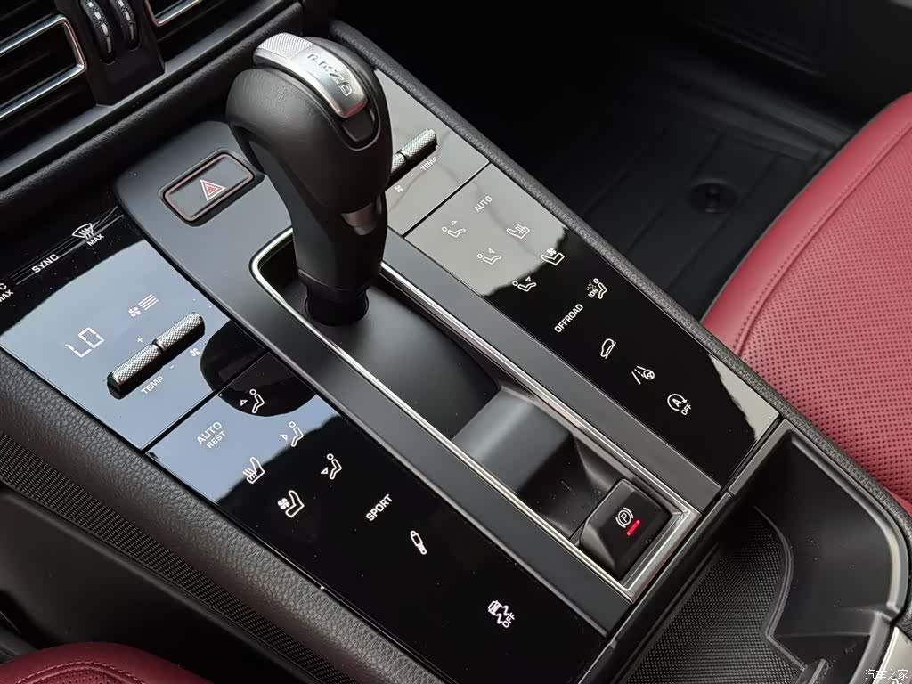 Porsche Macan, 2024 10