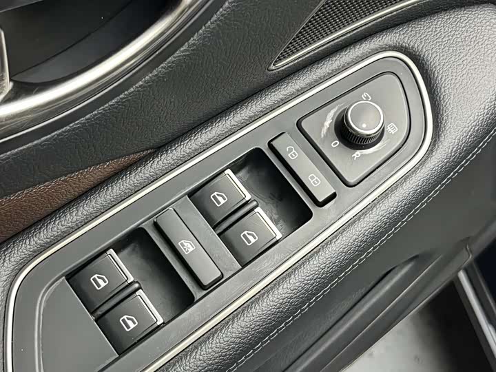 Hongqi H7, 2018 года фото 10