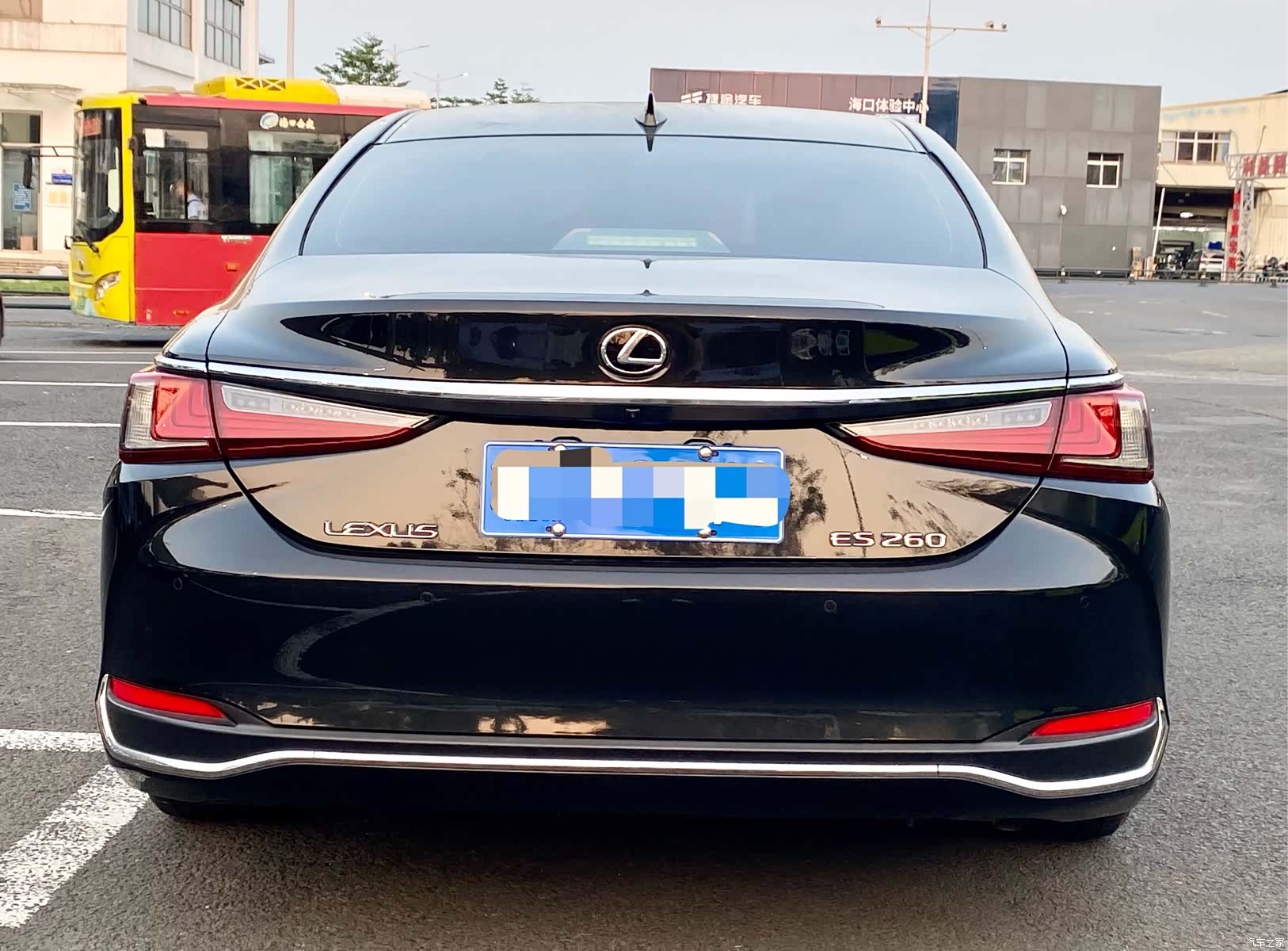 Lexus ES, 2023 все фото