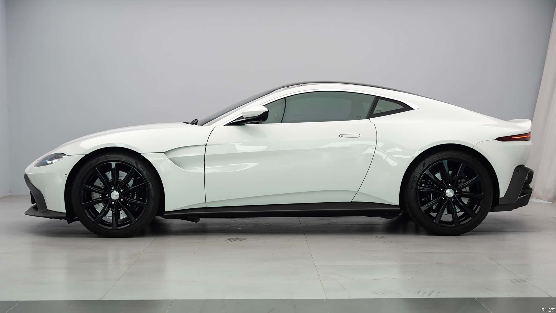 Aston Martin Vantage, 2022 3