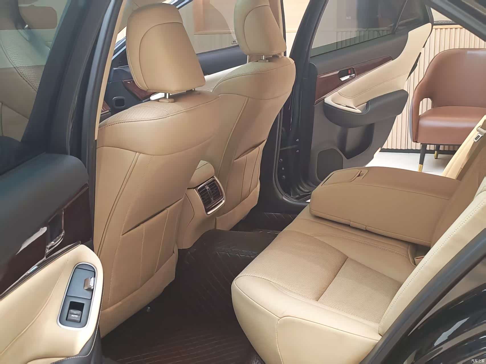 Toyota Crown, 2017 10
