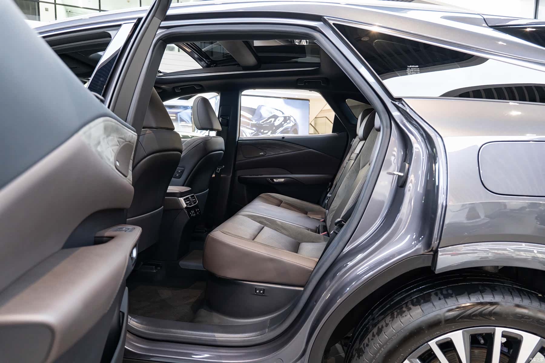 Lexus RX, 2023 10