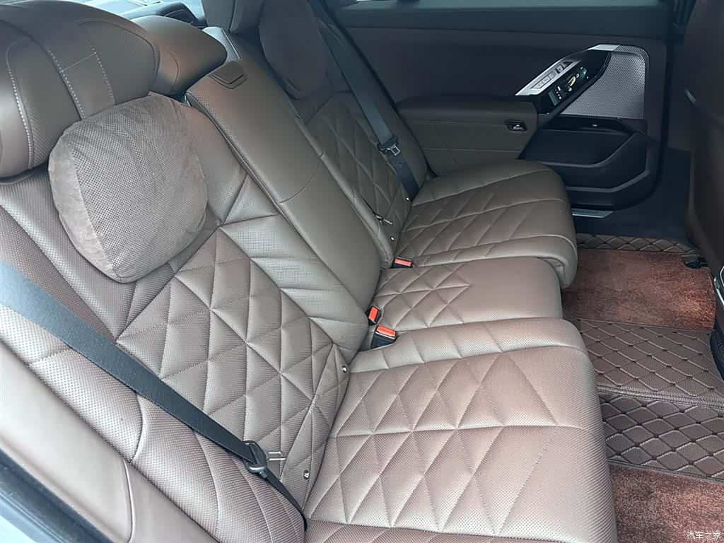 BMW i7, 2023 10