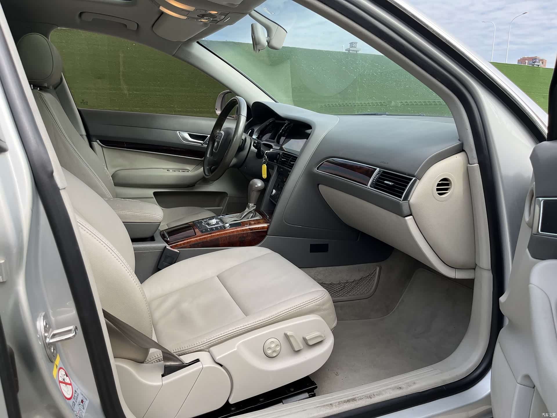 Audi A6L, 2010 13
