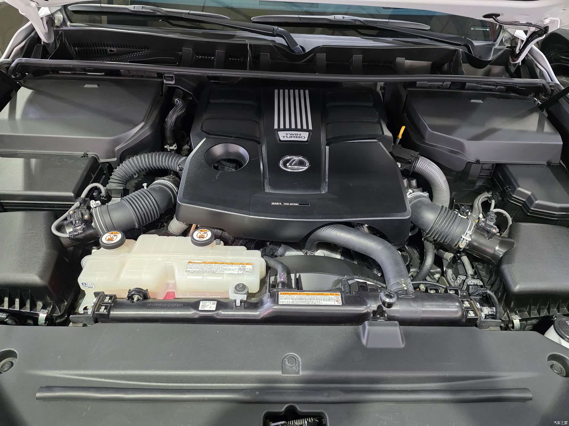 Lexus LX, 2023 24