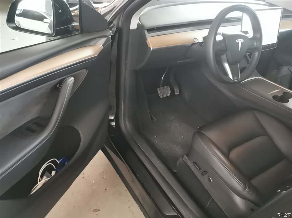Tesla Model Y, 2022 16