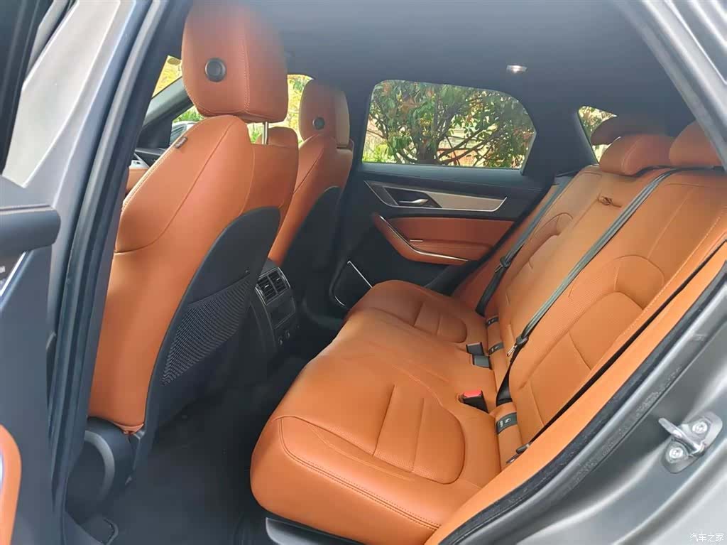 Jaguar F-PACE, 2025 10