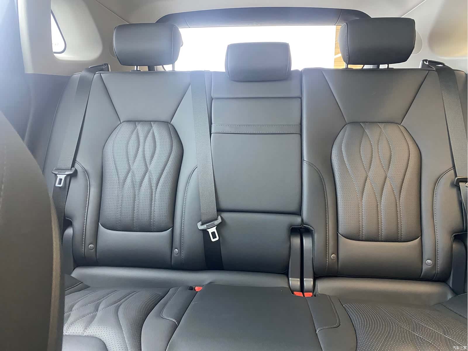 Hongqi HS5, 2026 12