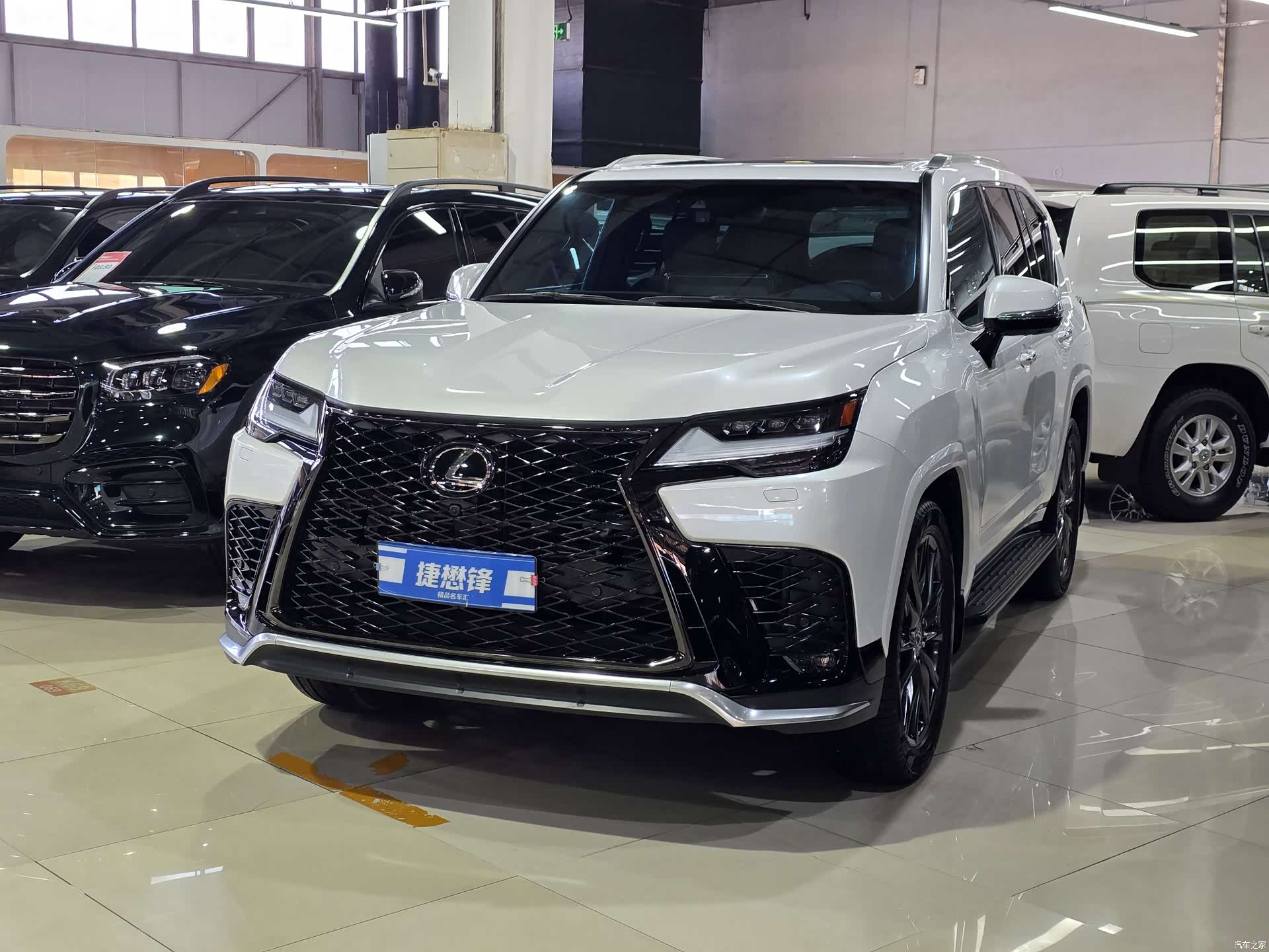 Lexus LX, 2023 1