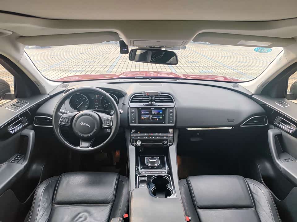 Jaguar F-PACE Jaguar F-PACE