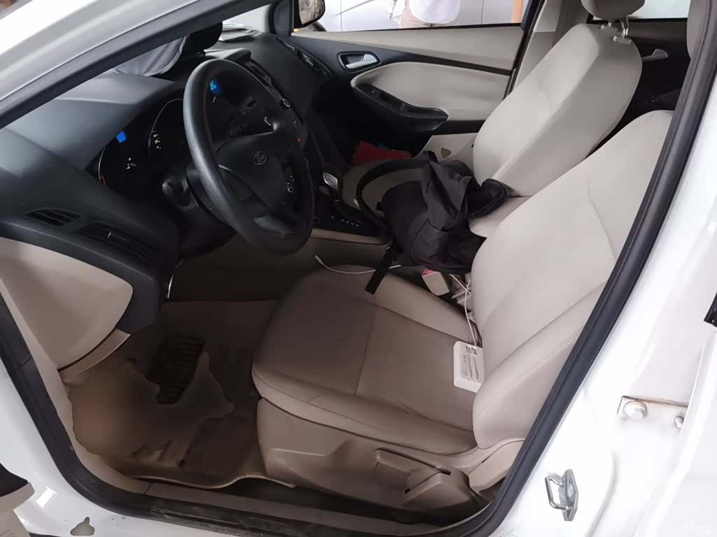 Ford Focus, 2016 12
