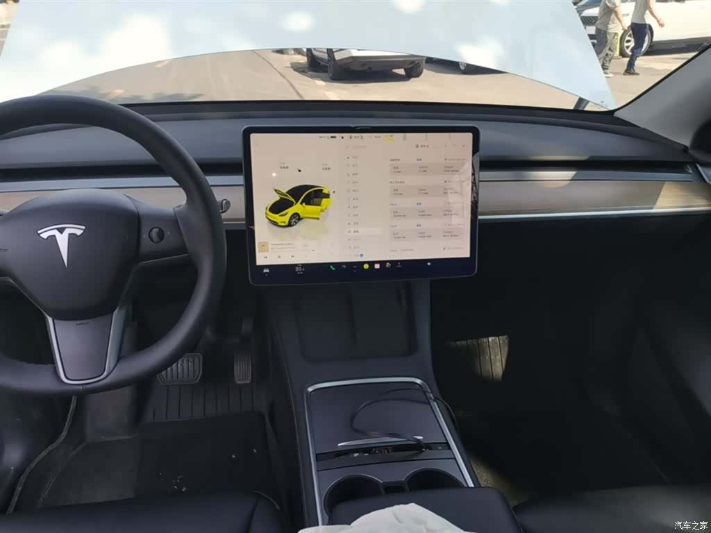 Tesla Model Y, 2023 13