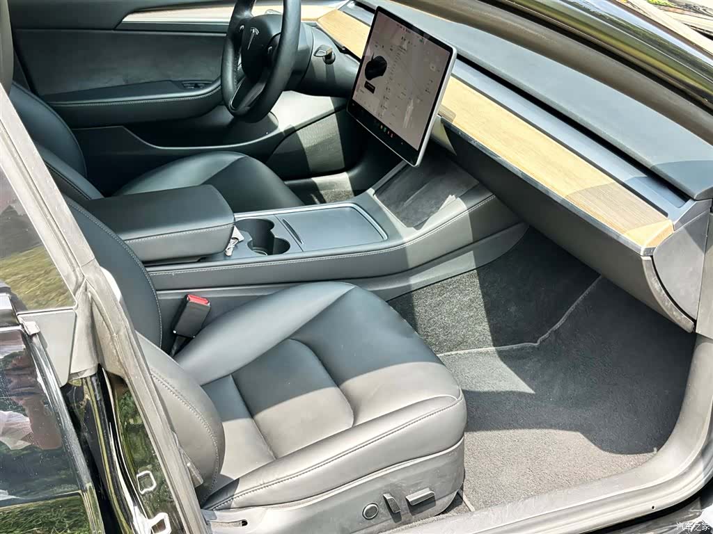 Tesla Model 3, 2021 13