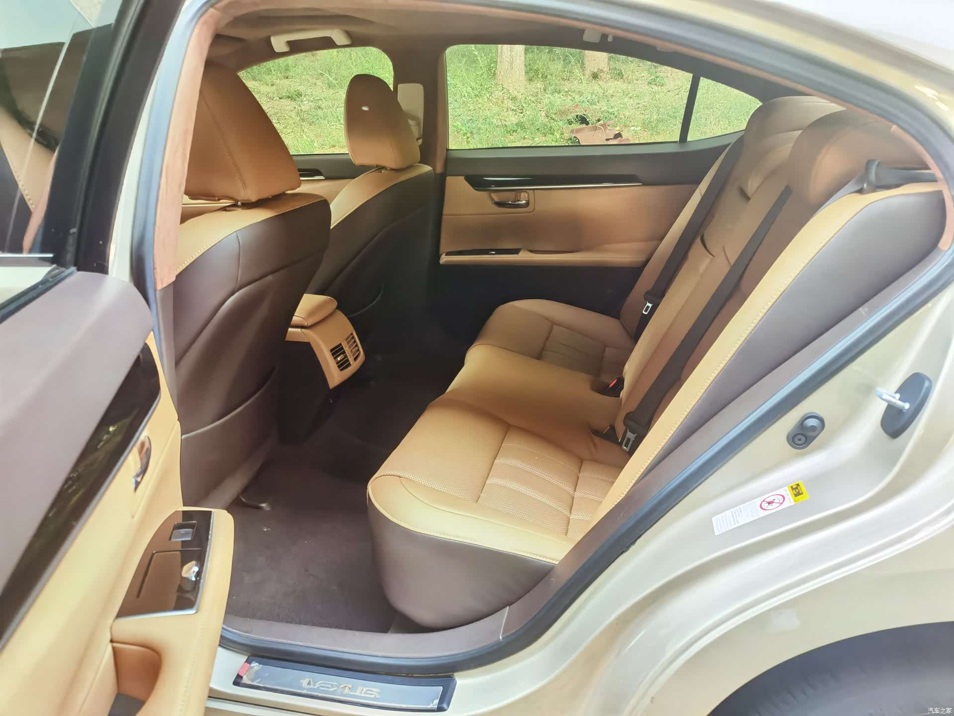 Lexus ES, 2018 9