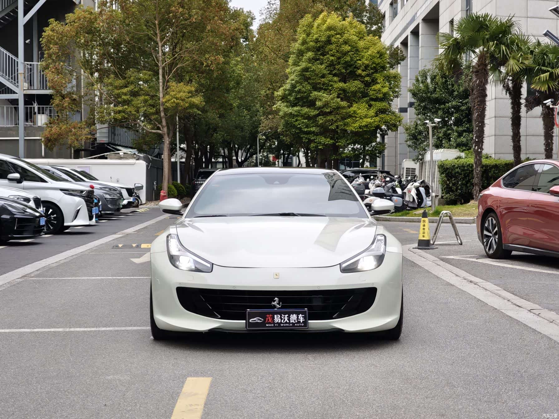Ferrari GTC4Lus, 2019 2