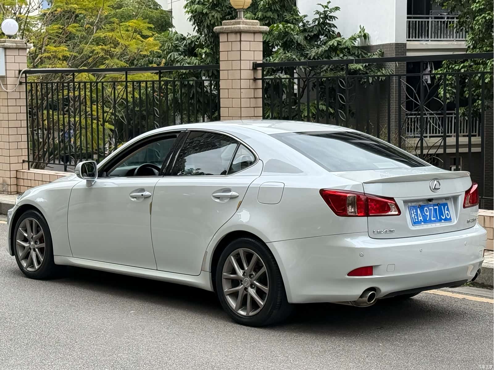 Lexus IS, 2011 3