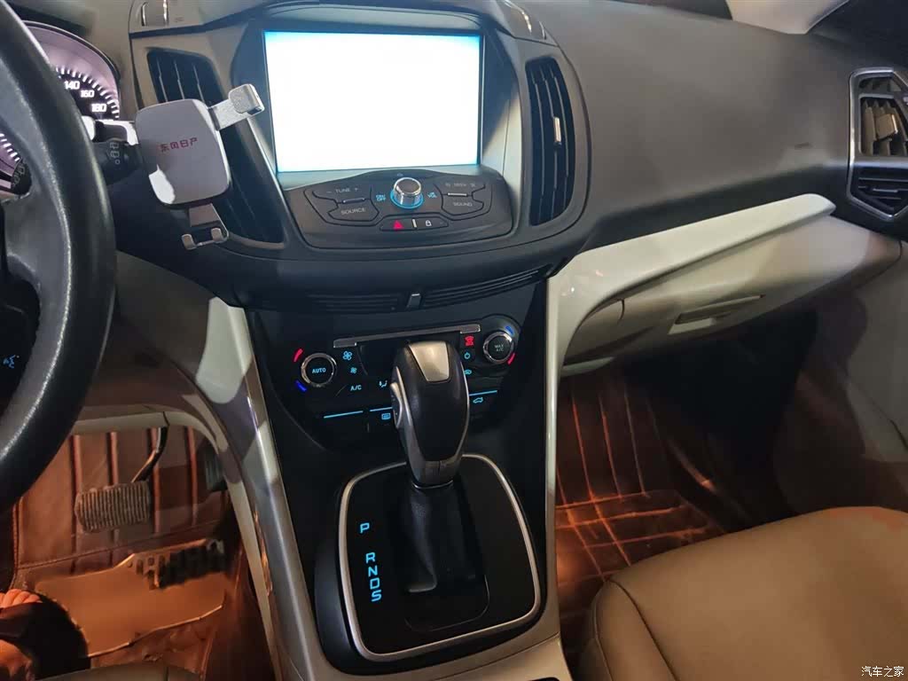 Ford Kuga, 2014 7