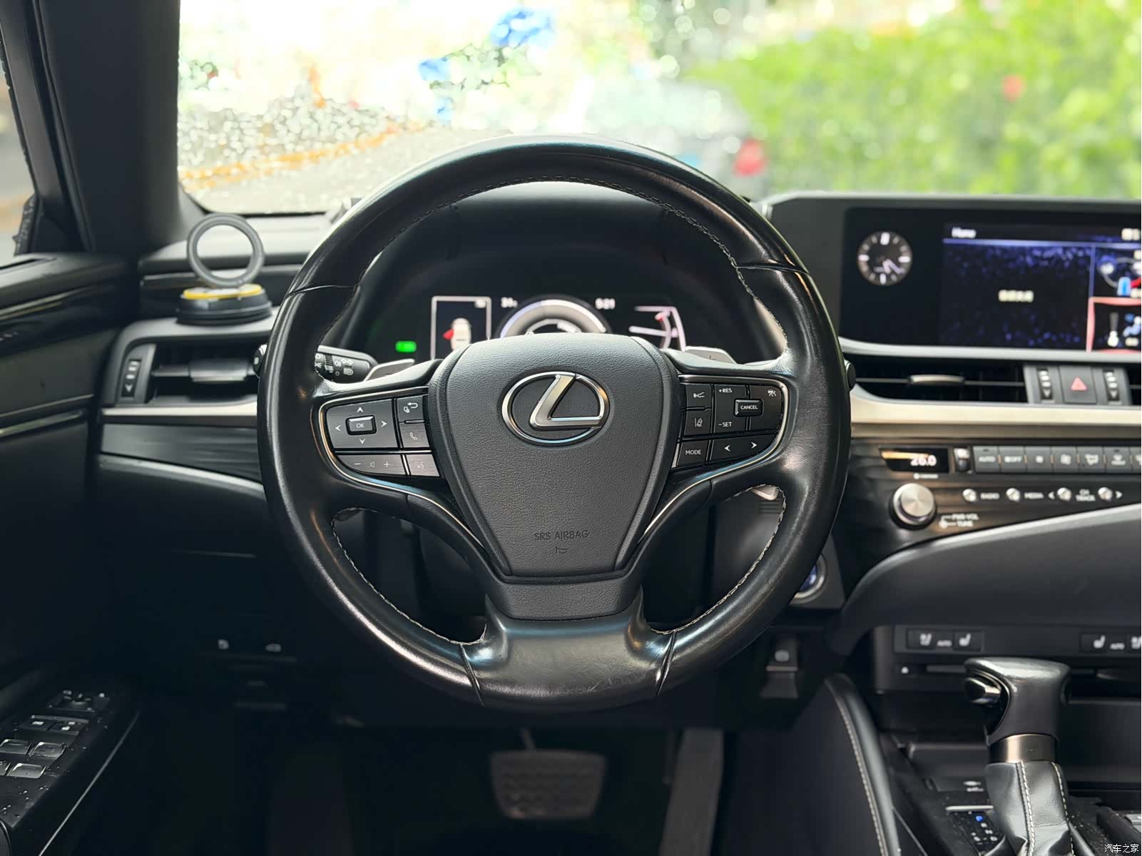 Lexus ES, 2021 11