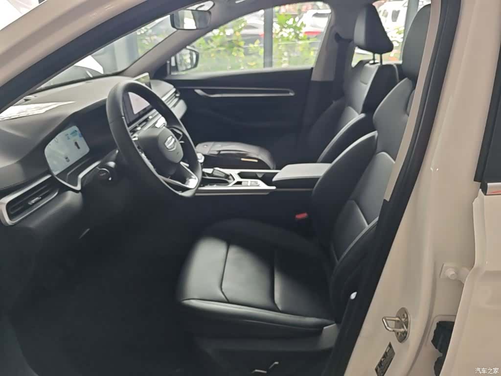 Geely Emgrand, 2026 15