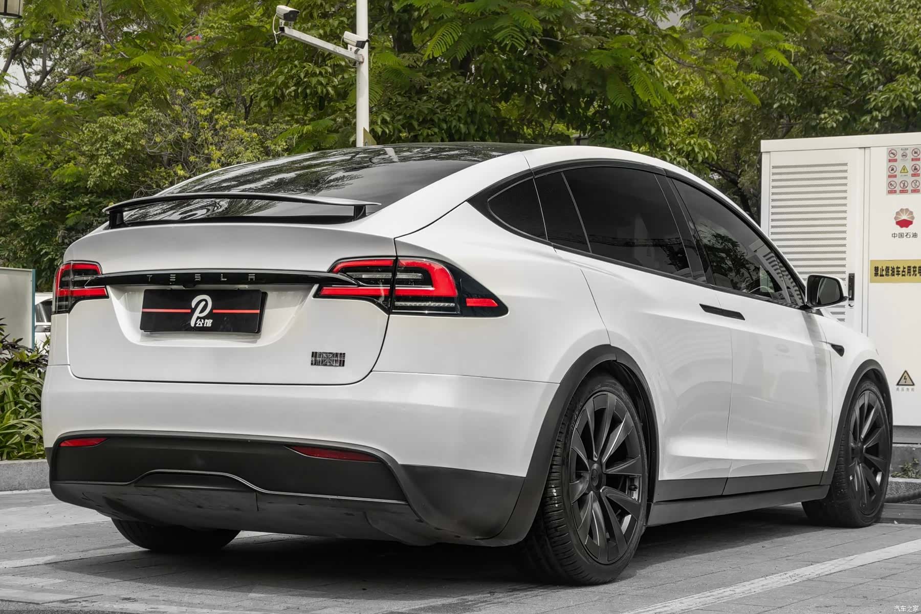 Tesla Model X, 2023 4