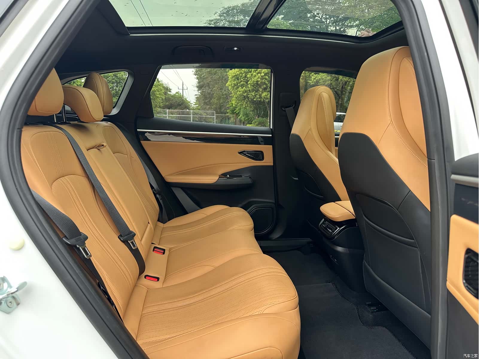 Geely Galaxy L7, 2024 37