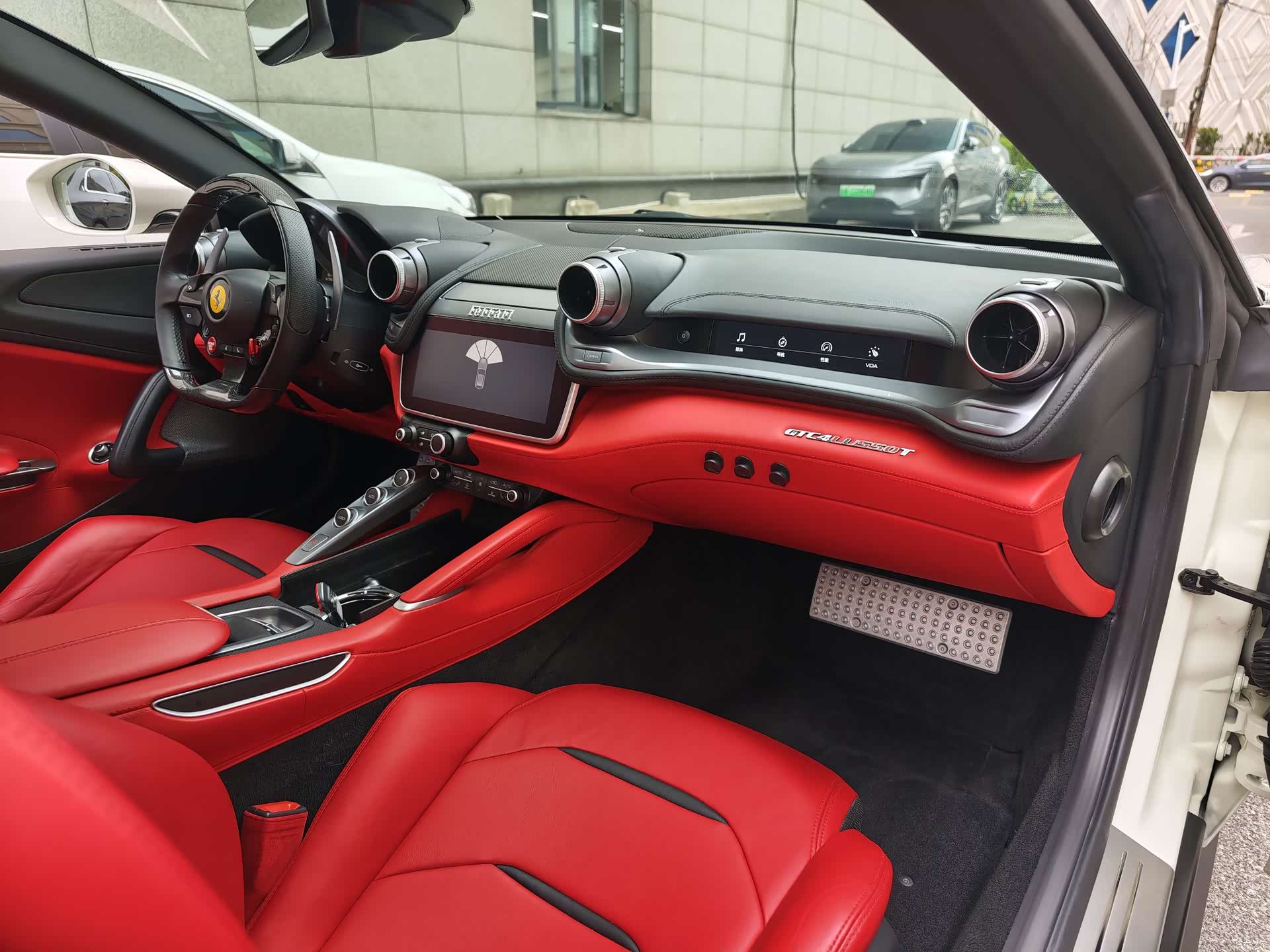 Ferrari GTC4Lus, 2019 13