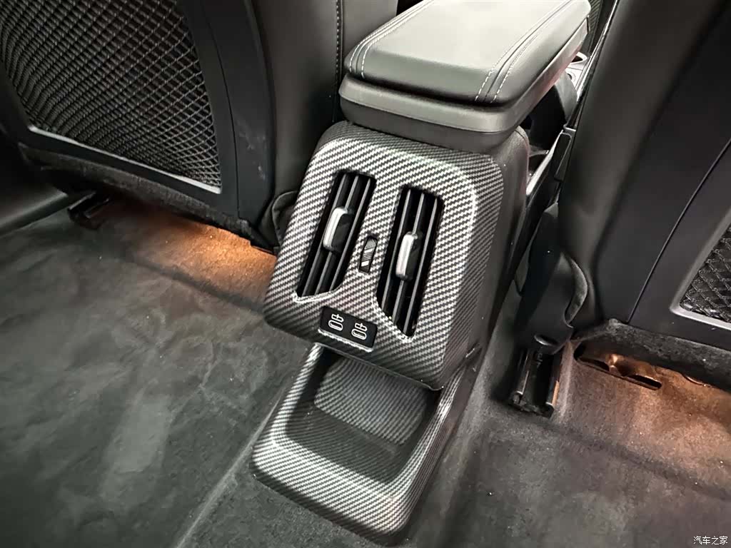 BMW iX1, 2024 24