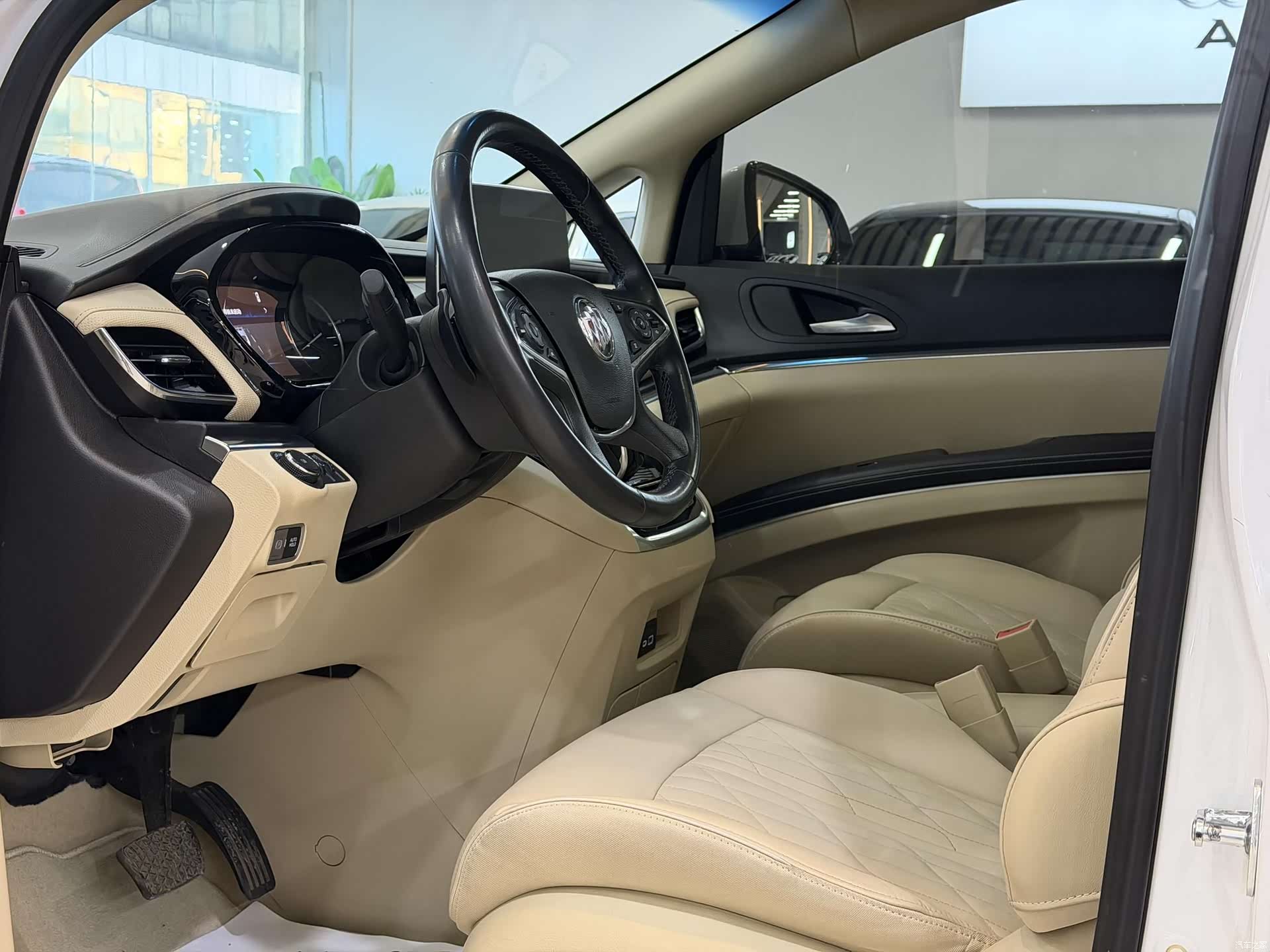 Buick GL8, 2023 9