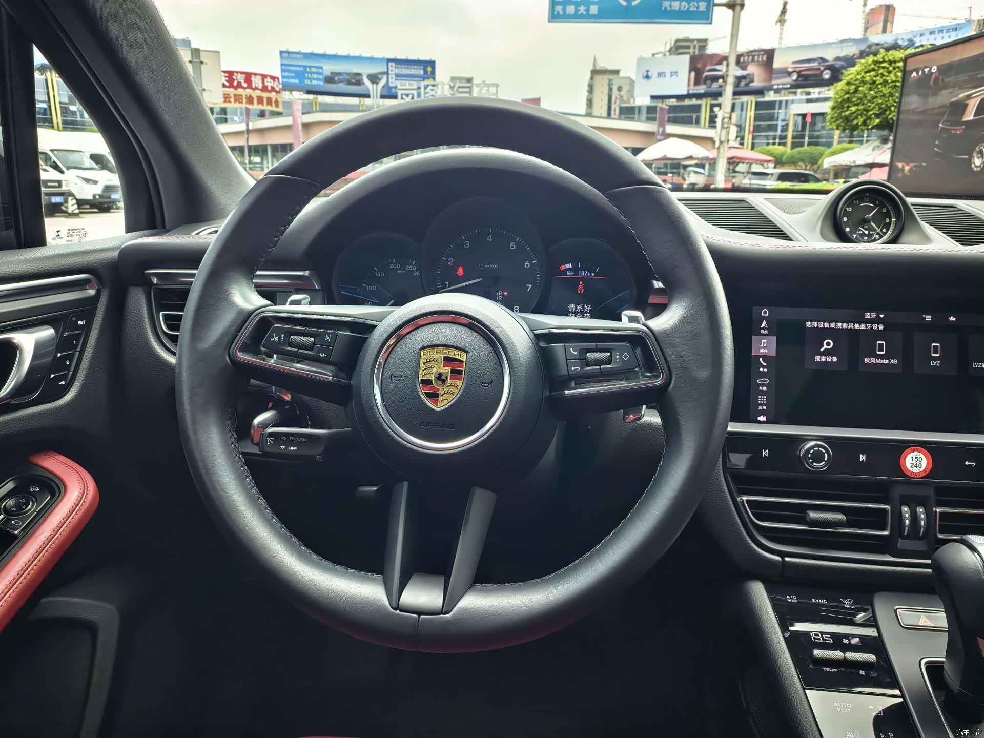 Porsche Macan, 2022 11