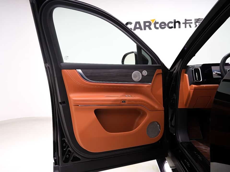 AITO Ask the world M9