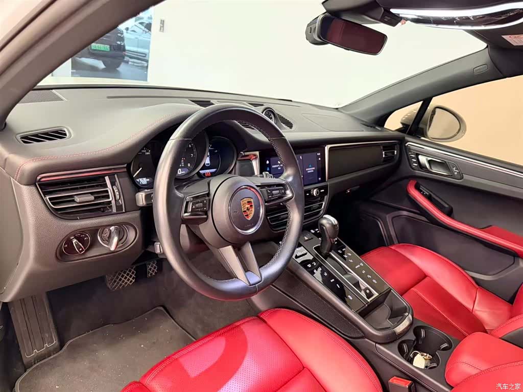 Porsche Macan, 2024 10